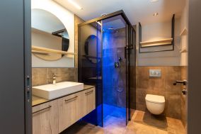Modernes Badezimmer im Apartment