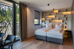 Schlafbereich mit Doppelbett im Apartment