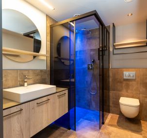 Modernes Badezimmer im Apartment